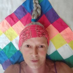 La trenza y la whipala se entrelazan con integridad cósmica